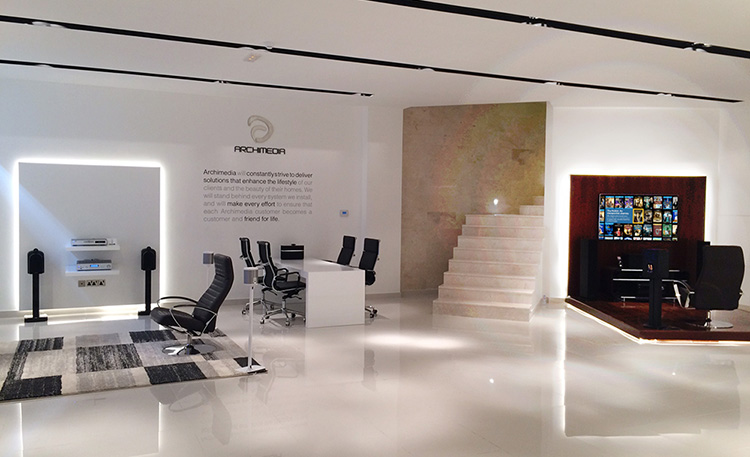 Dubai showroom, photo 1